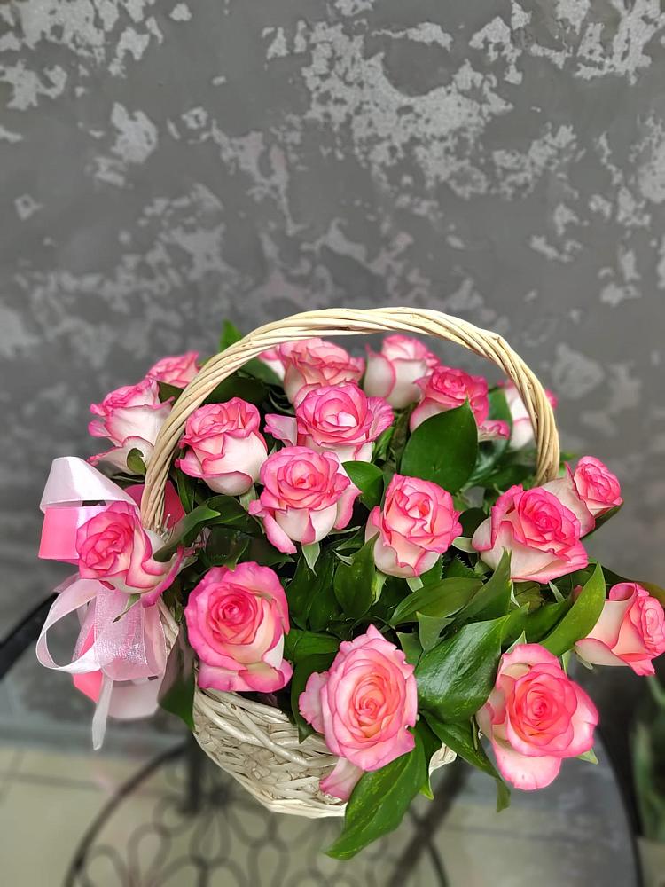 Цветочная композиция из Розы в корзине в Первомайском Оренбургская область