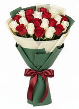 Букет Микс из красных и белых роз в Первомайском Оренбургская область