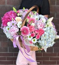Цветочная композиция из Розы, Хризантемы, Пионы и Лизиантусы в корзине #REPLACE_PRED# Первомайском Оренбургская область