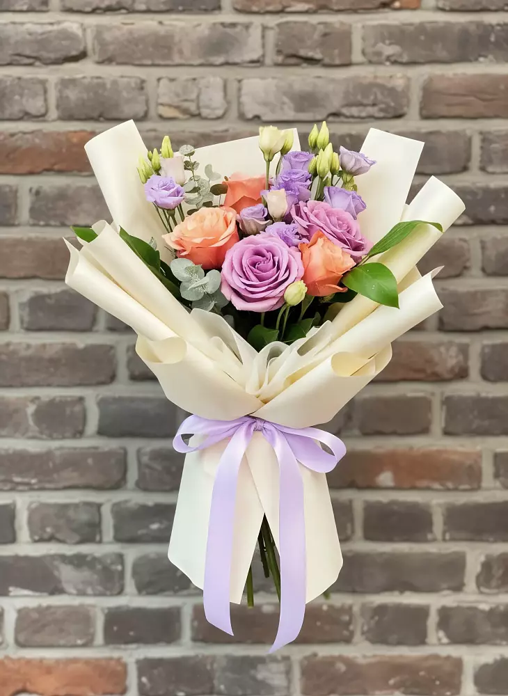 Букет цветов из: Лизиантусы и Розы в Первомайском Оренбургская область