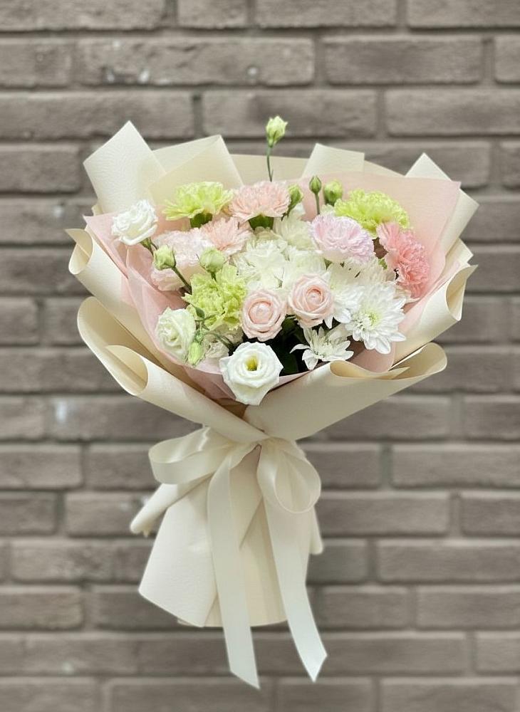 Букет цветов из: Гвоздики, Розы, Лизиантусы и Хризантемы в Первомайском Оренбургская область