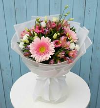 Букет цветов из:  Герберы, Альстромерии и Лизиантусы в Первомайском Оренбургская область