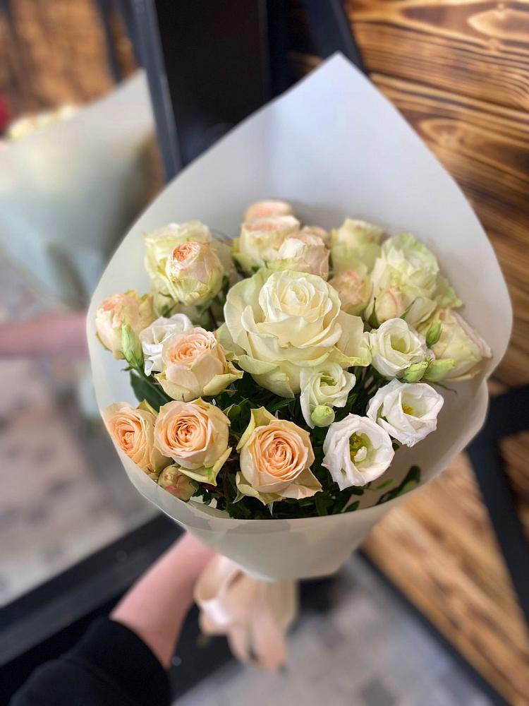 Букет цветов из: Розы и Лизиантусы в Первомайском Оренбургская область